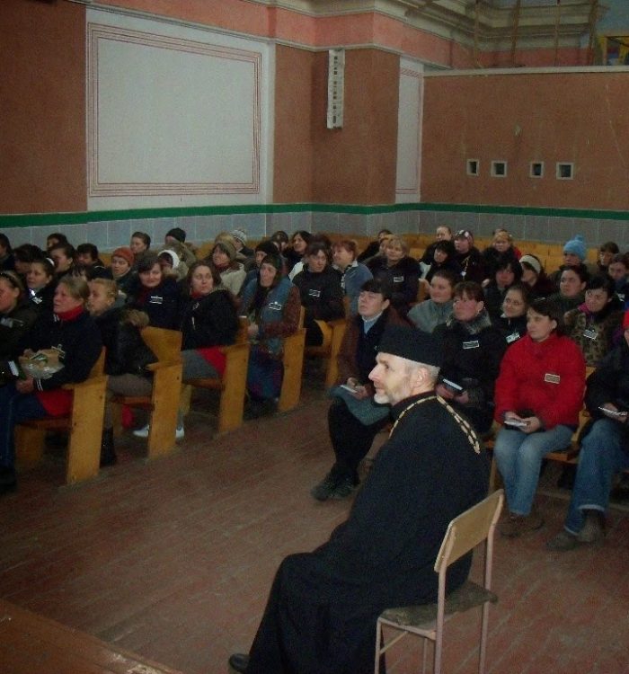 В Галицькій і Маріупольській жіночих виправних колоніях відбулися презентації Центру соціальної адаптації “Переображення”.