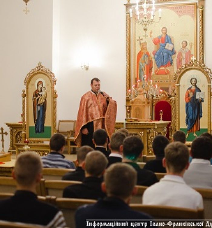 Івано-Франківських семінаристів благословили на служіння військовим у новому навчальному році