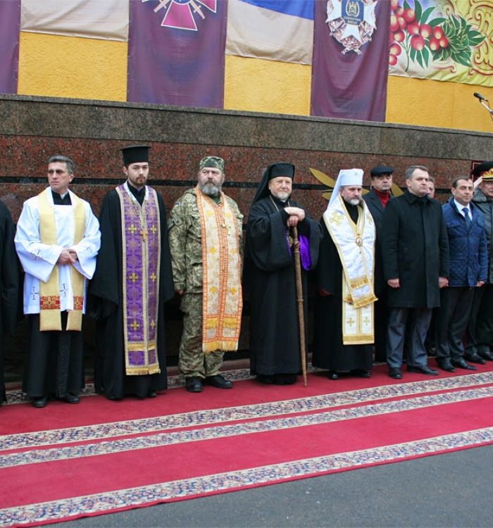 Митрополит Львівський Ігор Возьняк та військовий капелан Михаїл Колтун поблагословили молодих офіцерів-випускників