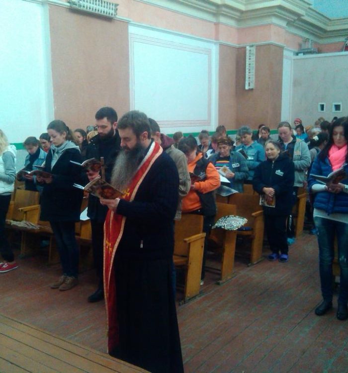 У Галицькій виправній колонії молилися Хресну дорогу