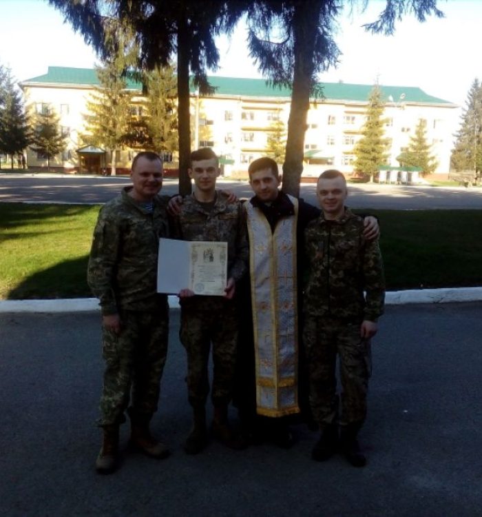 Курсант прийняв Святі Тайни хрещення і миропомазання