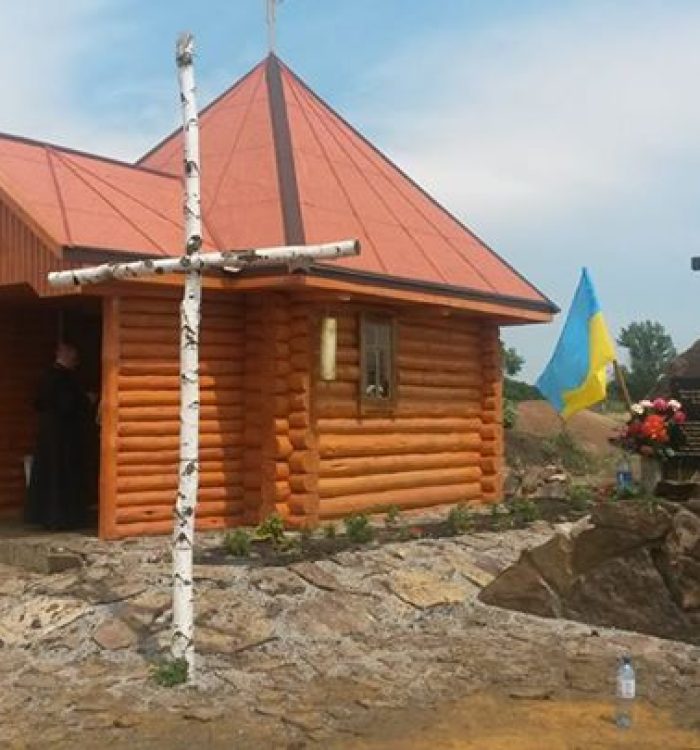 Бійці з Львівщини побудували капличку в селі Побєда (Луганська обл.)