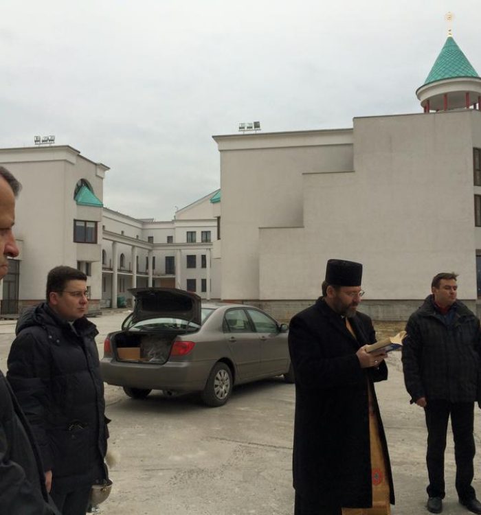 Блаженніший Святослав (Шевчук) благословив капеланів та волонтерів перед поїздкою в зону АТО
