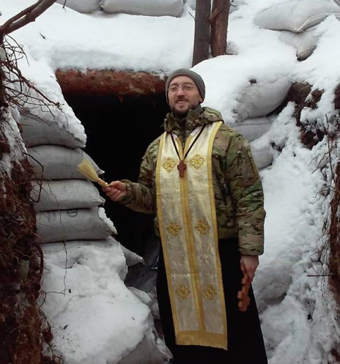 "Моя країна між стихіями води і вогню. Водохреща в Дебальцево", – о. Андрій Зелінський