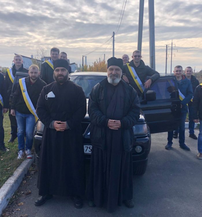 У Полтаві Лицарі Колумба та небайдужі люди придбали позашляховик для потреб у зоні ООС