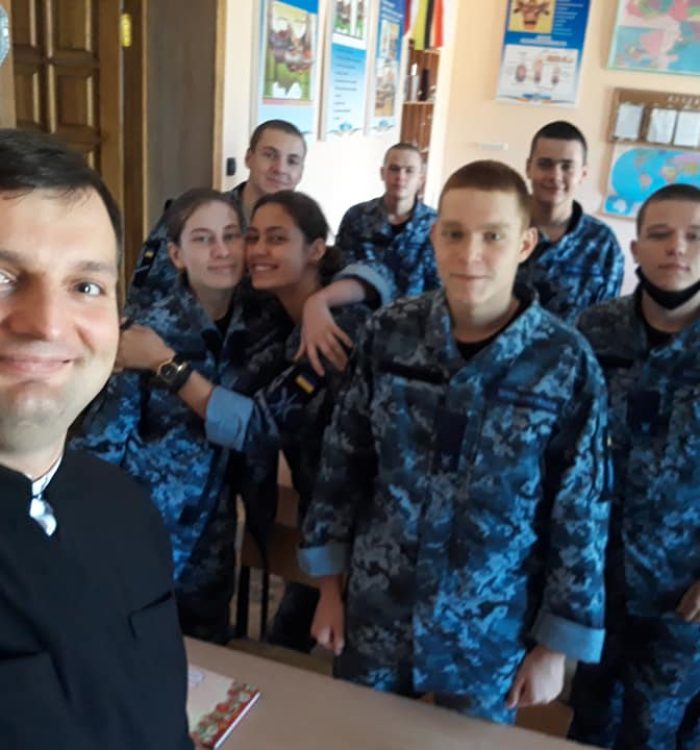У Одесі військовий капелан провів першу у навчальному році зустріч з ліцеїстами та курсантами