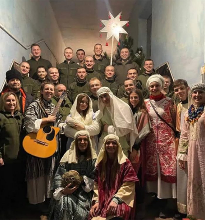 Уже сьомий рік поспіль студентський театр «САД» відвідав з колядою схід України
