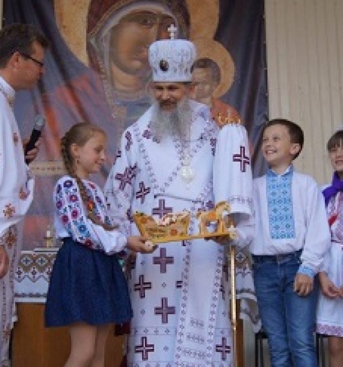 Молодь молилася за українське військо разом з владикою Венедиктом