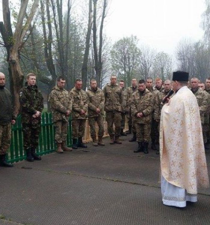 Недільна молитва на полігоні із солдатами та курсантами Академії сухопутних військ
