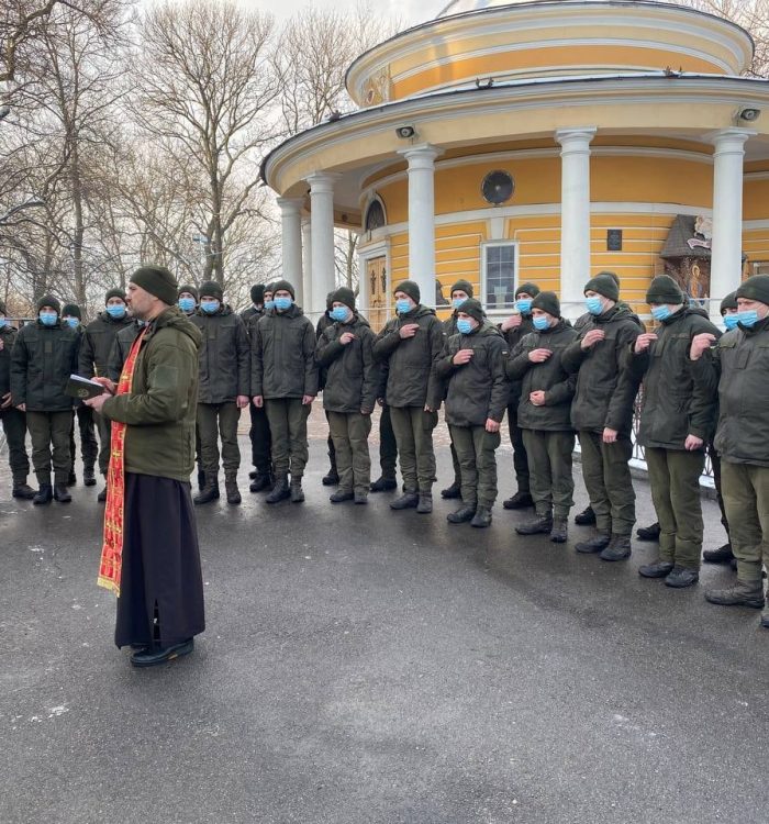 Нацгвардійці та військовий капелан молитовно вшанували пам’ять Героїв Крут
