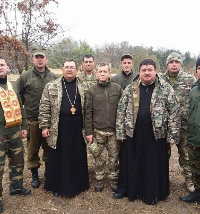 “Військові радіють, що молитва із Святими Тайнами звершується для них тут, у зоні АТО”, – військовий капелан