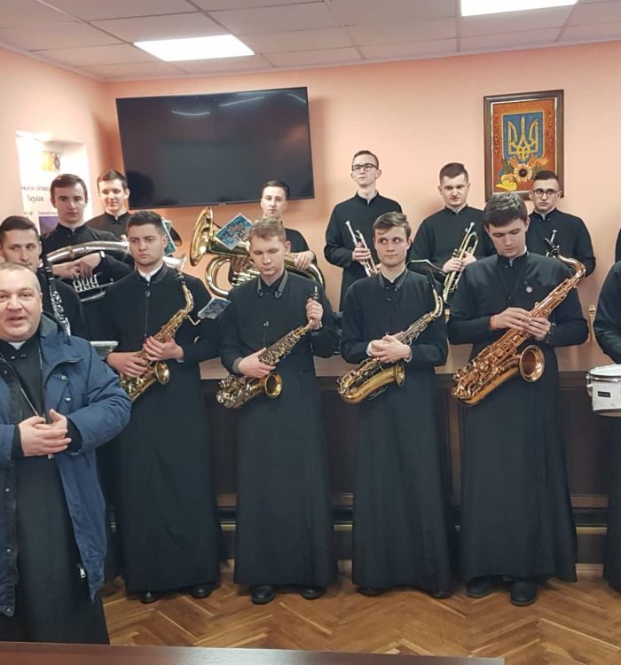 Для персоналу ДКВС України у Львові в’язничний капелан та семінаристи організували оркестровий концерт