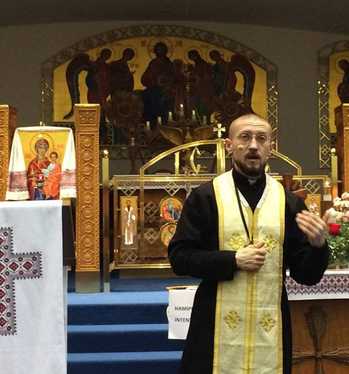 Військовий капелан презентує свої книги в Канаді