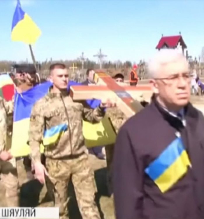 НА ГОЛОВНОМУ МЕМОРІАЛІ ЛИТВИ ВСТАНОВИЛИ 20-ИЙ ХРЕСТ ЗАГИБЛИМ УКРАЇНСЬКИМ ВОЇНАМ