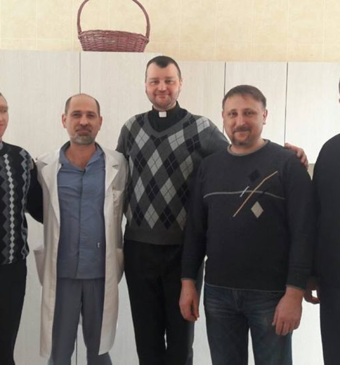 Капелани відвідали поранених бійців у госпіталях Києва
