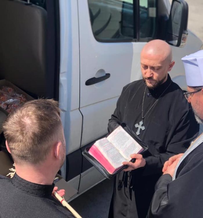 Блаженніший Святослав освятив паски для українських військових