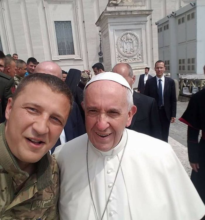 Щасливе селфі героя АТО, учасника військового паломництва з Папою Римським (відео)