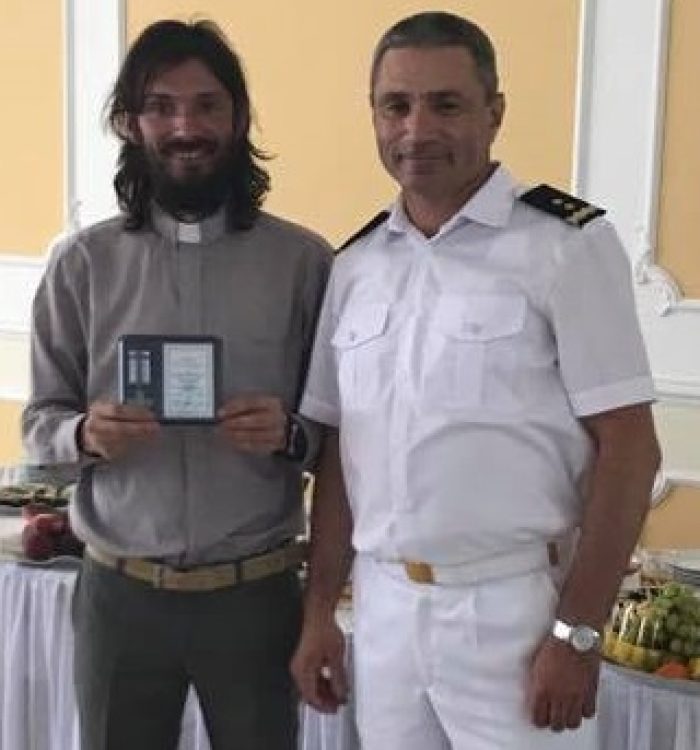 Військового капелана нагородили нагрудним знаком командувача ВМС ЗС України