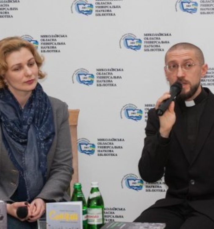 Військовий капелан отець Андрій Зелінський презентував свої книги в Миколаєві