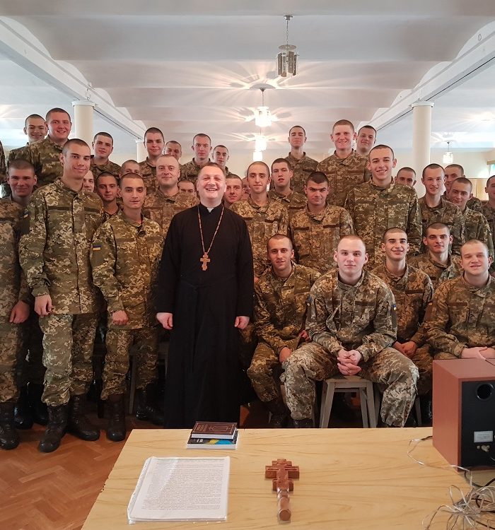 Зустріч військових із капеланом у Василькові