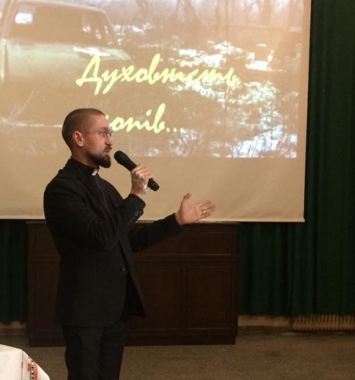 Військовий капелан о. Андрій Зелінський розповів українцям Греції про духовність під час війни