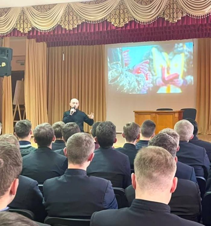 Студентам Дрогобицької духовної семінарії розповіли про особливості військового капеланства в Україні