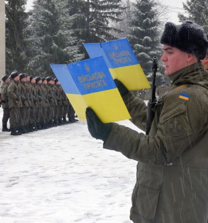 Капелан благословив молодих військових НГУ
