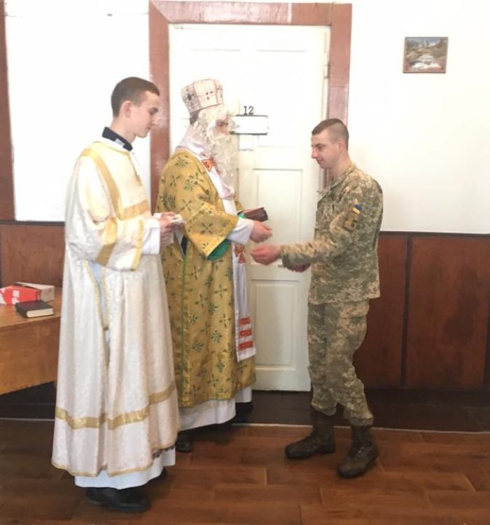 Перші подарунки від Святого Миколая для військовослужбовців с. Ковирі