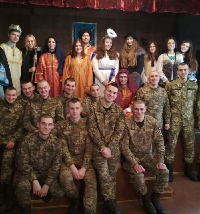 Cемінаристи принесли радість народження Спасителя нашим захисникам