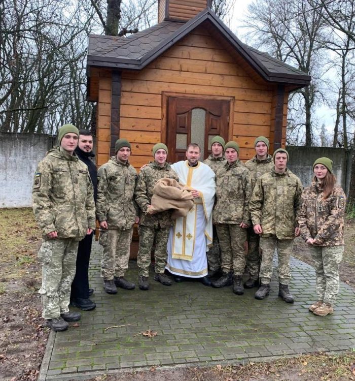 У військовому містечку на Київщині військовослужбовців привітали з Днем святого Миколая