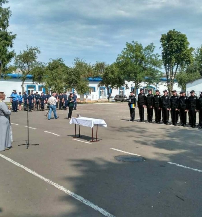 В Івано-Франківську 28 офіцерів одержали благословення служити в органах Національної поліції
