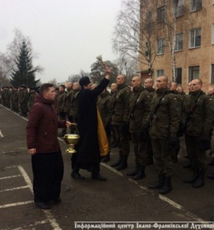 Присяга новобранців та панахида на полігоні у Франківську