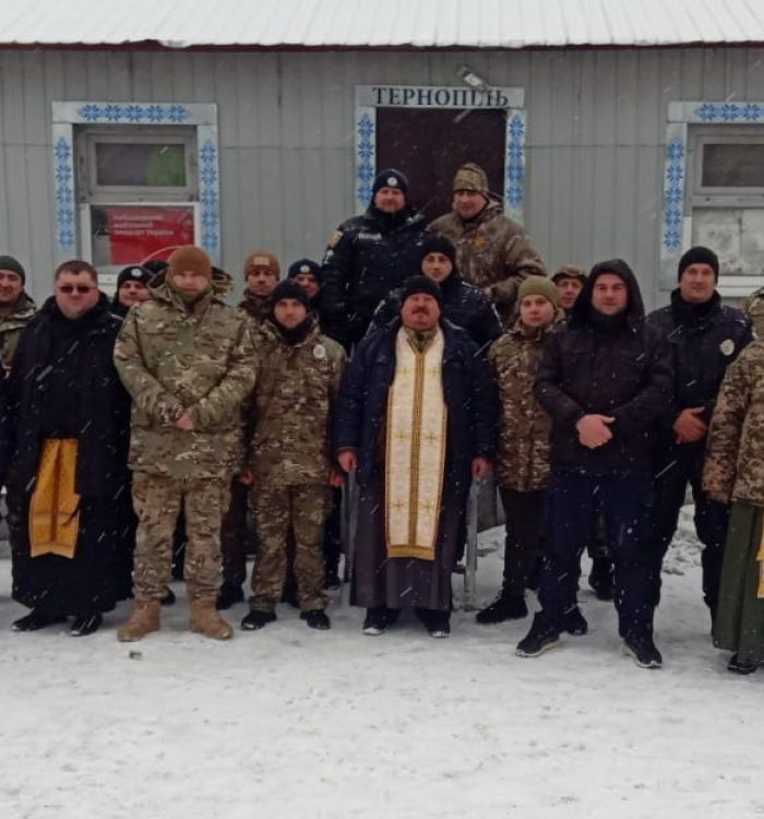 У день свята Богоявлення тернопільські капелани освятили воду для військових у зоні бойових дій