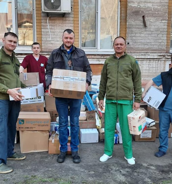 Військово-медичний капелан УГКЦ доставив допомогу до військового госпіталю у Дніпрі