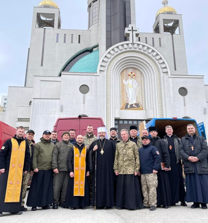 Блаженніший Святослав освятив паски для українських воїнів