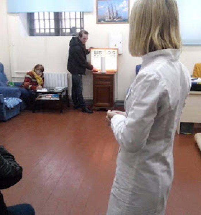 У Київському слідчому ізоляторі ув’язненим перевірили зір