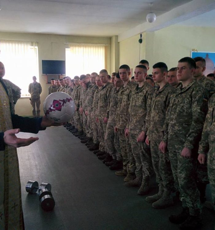 Курсанти-учасники першого військового вертепу зробили подарунок для своїх однокурсників