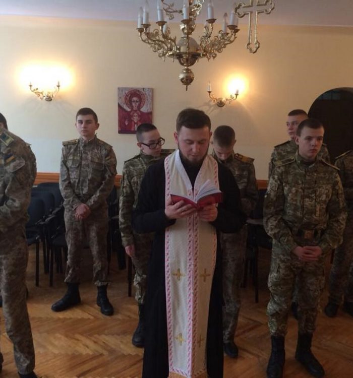 Ліцеїсти моляться Великий покаянний канон