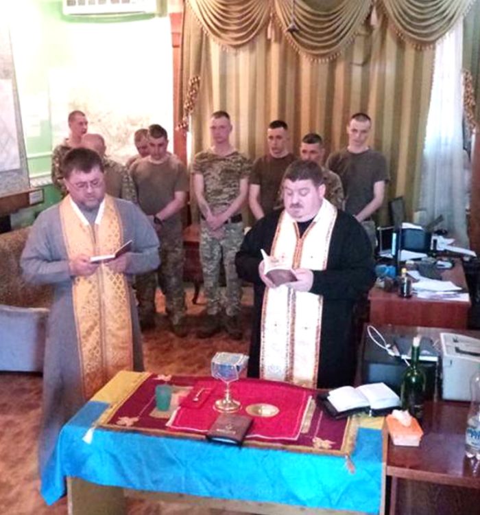 Капелани із Зарваниці на Великдень відвідали військових у зоні АТО
