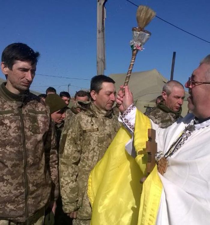 Благословення великодніх страв для 56-ї Окремої мотопіхотної бригади