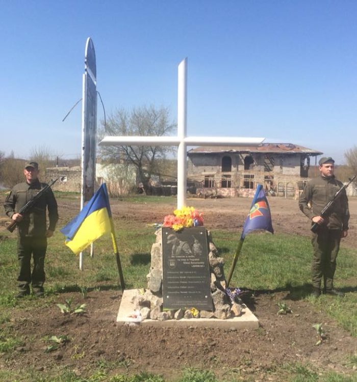 Капелан з нацгвардійцями молилися за полеглих Героїв батальйону “Донбас”