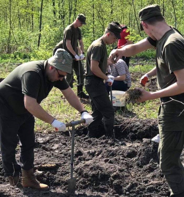 Капелани і військові садили ліс