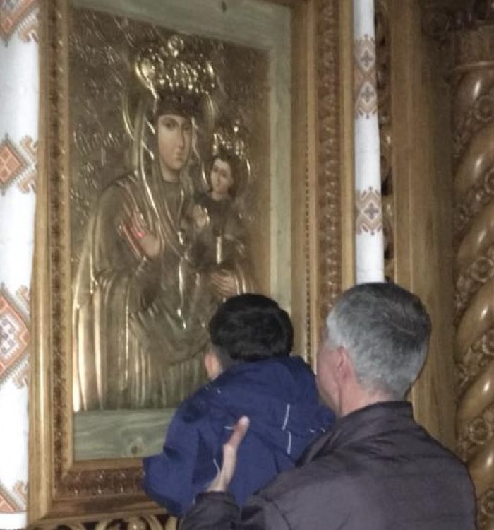 «Його ранами ми зцілилися».  Сім’ї загиблих військових побували на паломництві у Зарваниці