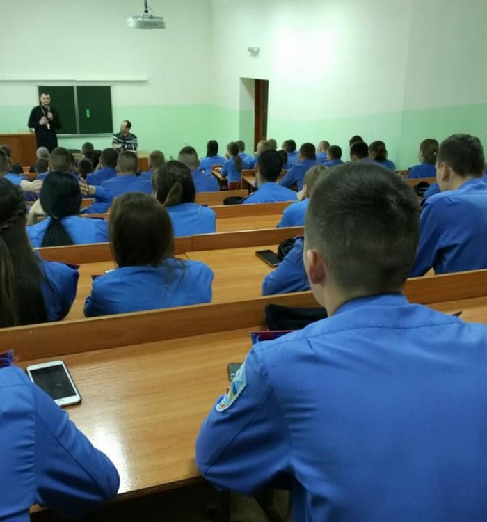 Соціальну проблематику війни і миру обговорили у Національному університеті державної податкової служби