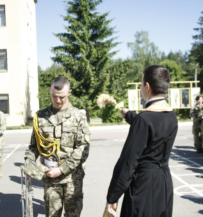 Капелан благословив військовослужбовців, що склали присягу на вірність українському народові
