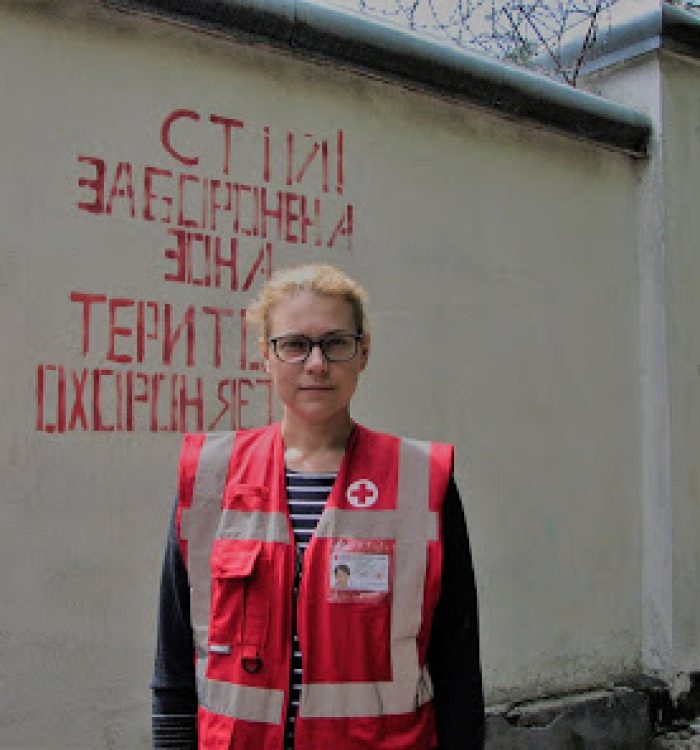 Про ненасильницьке спілкування у праці з неповнолітніми в’язнями від волонтерки Червоного Хреста