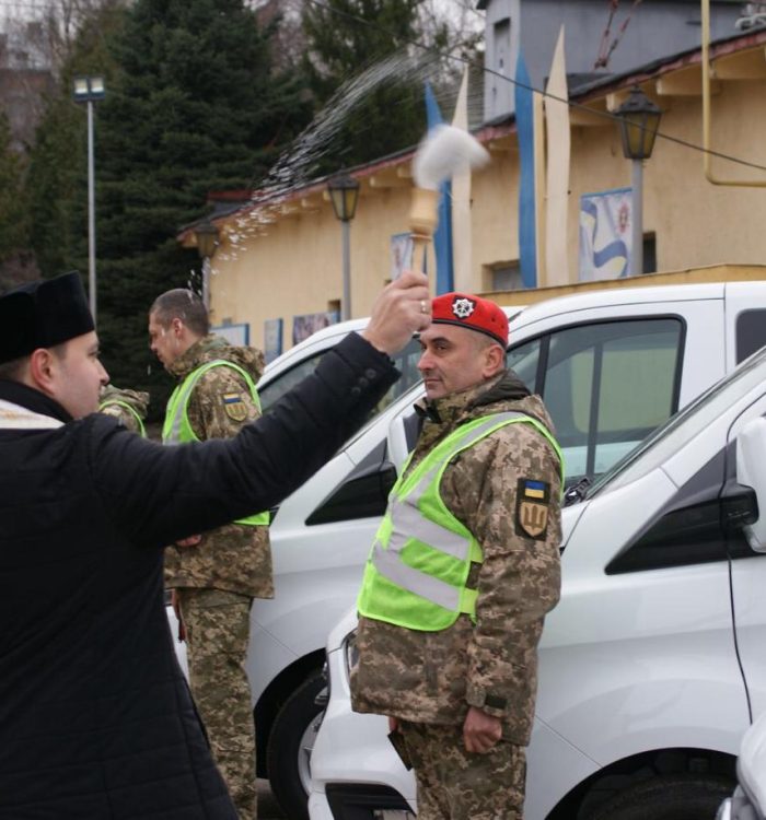 Капелани поблагословили автомобілі для Військової служби правопорядку