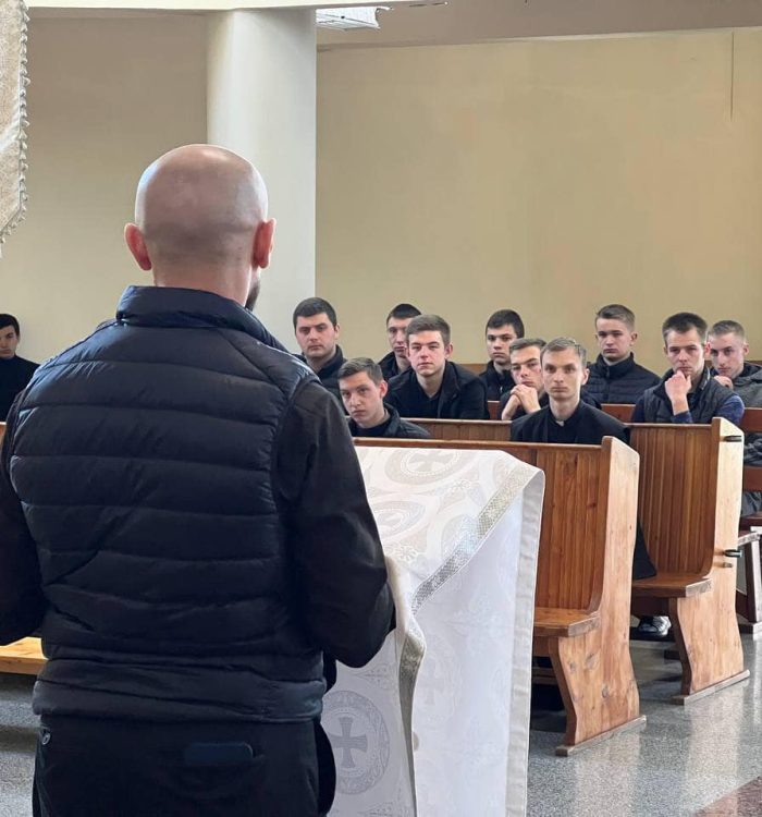 Студентам Ужгородської  греко-католицької академії розповіли про покликання до капеланського служіння