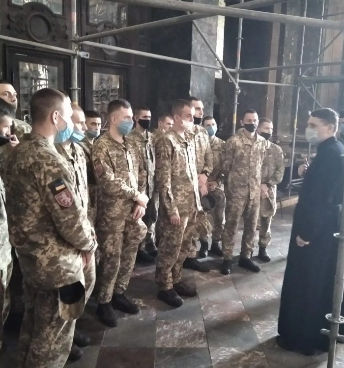 У Львові відбулася екскурсія військовослужбовців строкової служби до Гарнізонного храму святих апостолів Петра і Павла