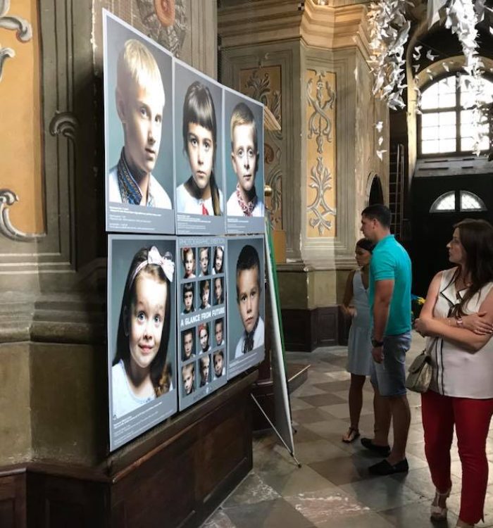 “Погляд майбутнього”: очі дітей, які втратили батьків на Сході